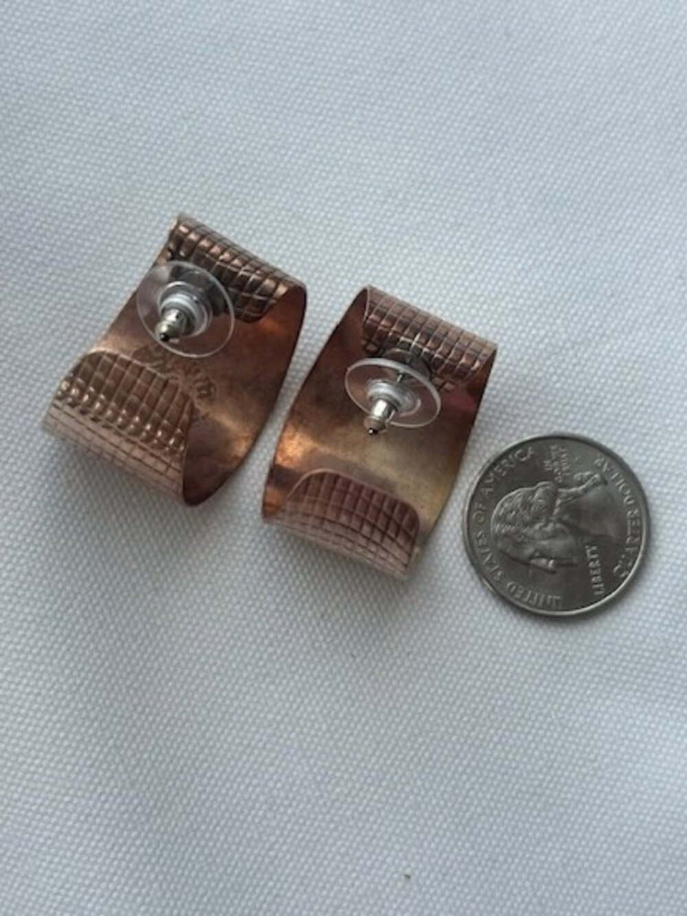 WIDE TEXTURED COPPER Hoop Vintage EARRINGS - Picture 9 of 9